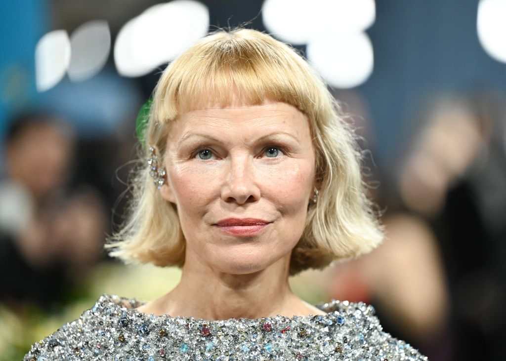 Pamela Anderson makeup free met gala