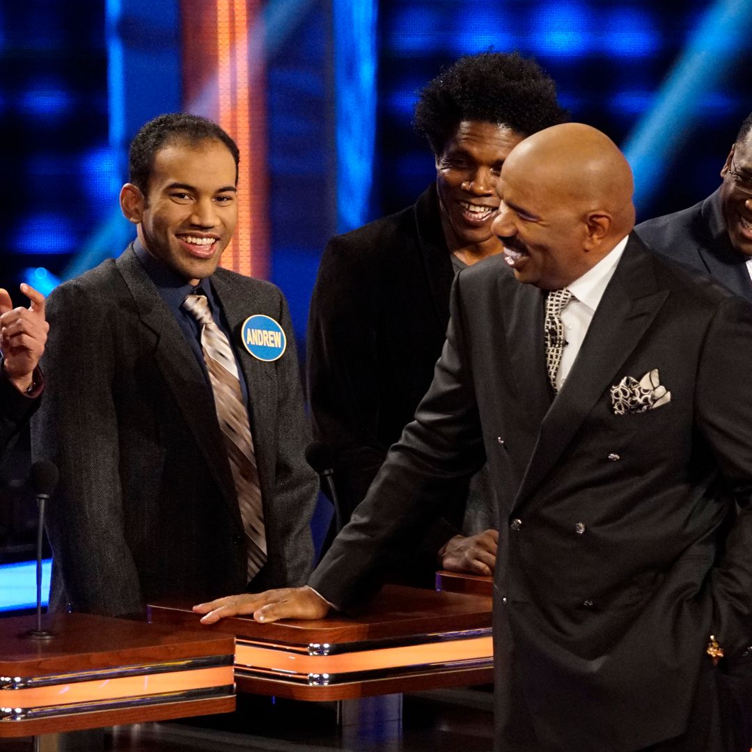 CELEBRITY FAMILY FEUD - "Lance Bass vs Kellie Pickler and Ernie Hudson vs Nene Leakes" - The celebrity families competing to win cash for their charities feature the families from award-winning country music recording artist Kellie Pickler; and Lance Bass, member of the multi-platinum pop boy band *NSYNC. In a separate game, family members from NeNe Leakes, star of Walt Disney Television via Getty Images's "To Tell the Truth," will compete against the family of actor Ernie Hudson.
ROSS HUDSON, ANDREW HUDSON, RAHAMAN ROCKY HUDSON, STEVE HARVEY, ERNIE HUDSON JR.