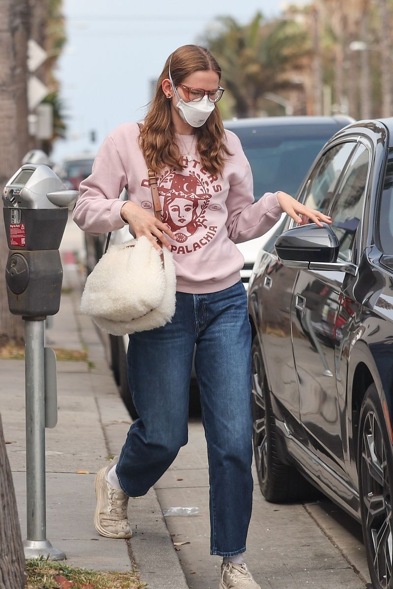
Violet Affleck takes the wheel in her mom, Jennifer Garner's, 60K electric BMW. Violet was seen chauffeuring her grandma, Christopher Anne Boldt, to lunch. 
