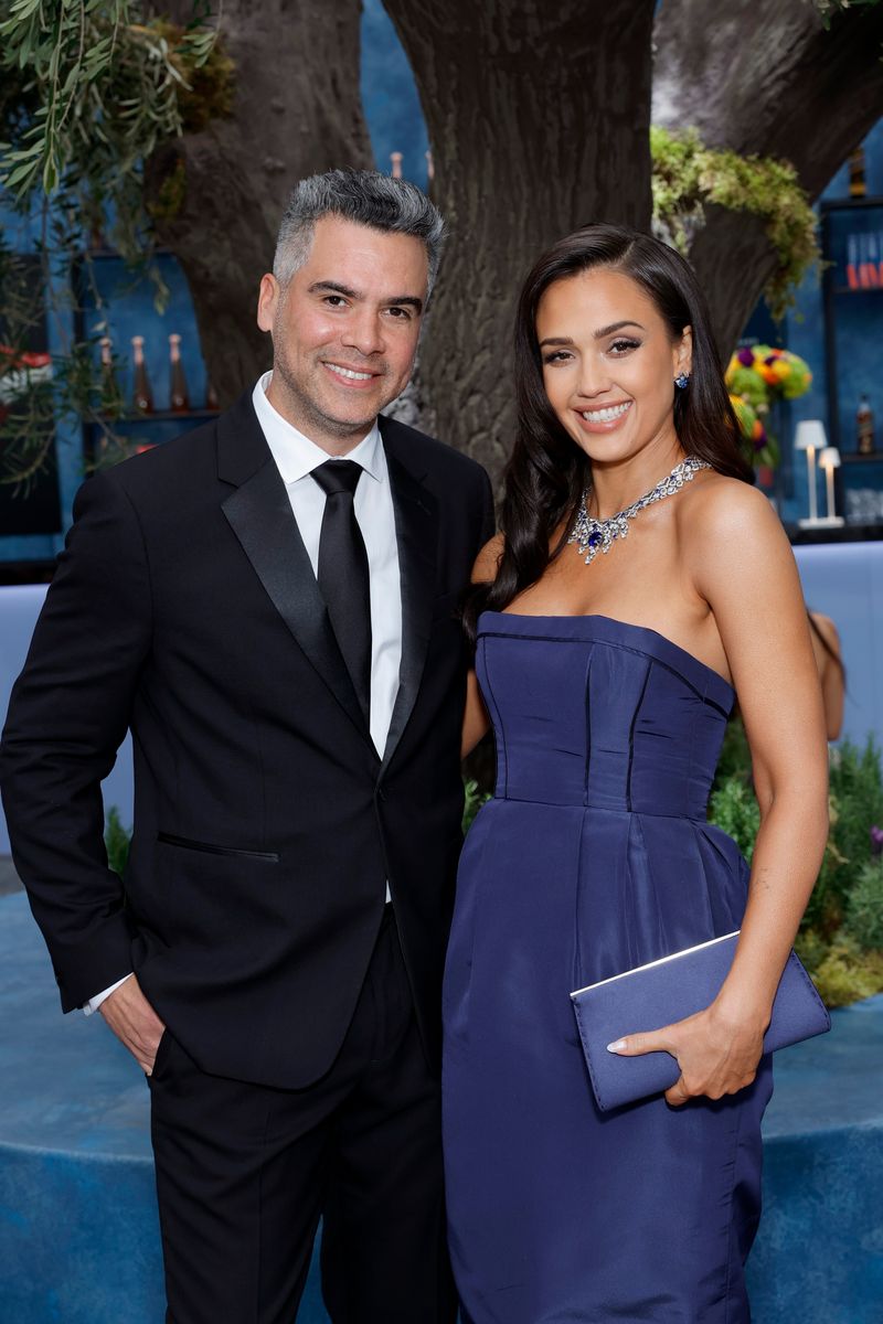 Cash Warren and Jessica Alba attend the 2023 Vanity Fair Oscar Party Hosted By Radhika Jones at Wallis Annenberg Center for the Performing Arts on March 12, 2023