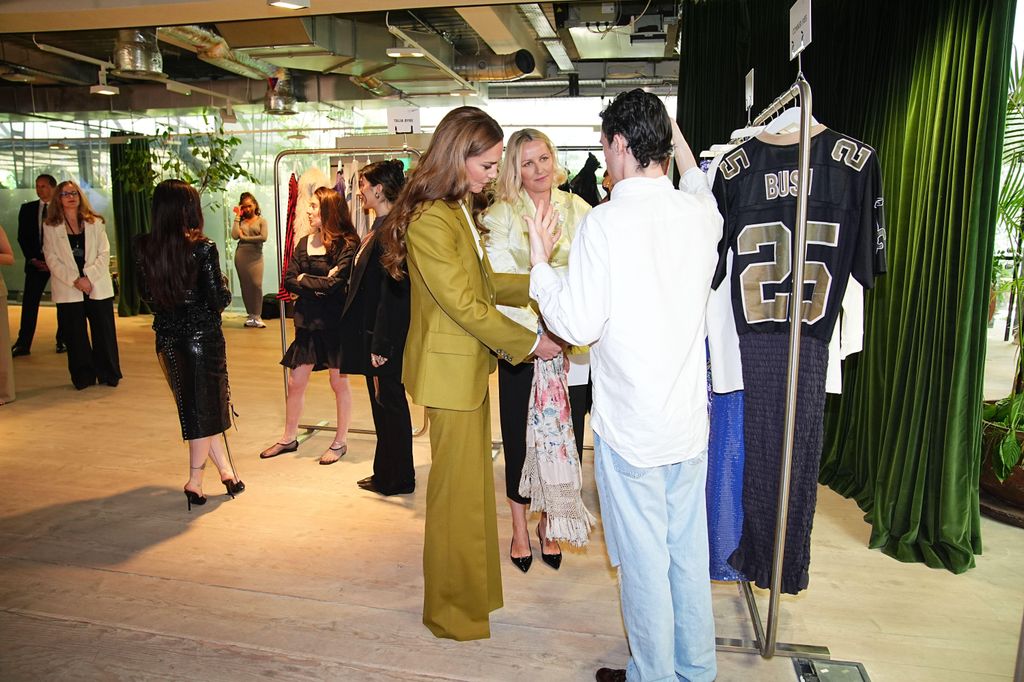 princess kate talking to designers