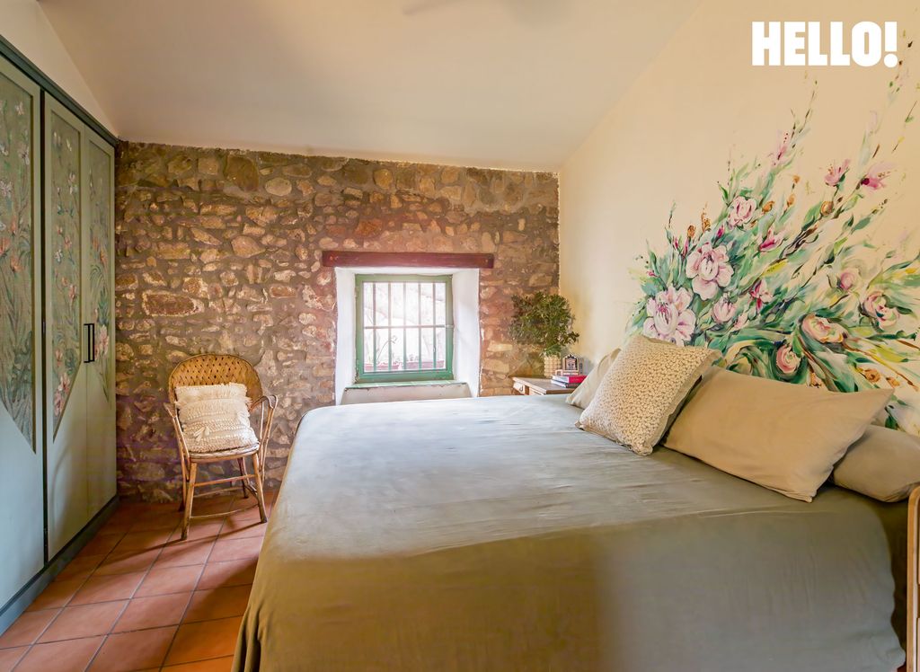 The bedroom with a floral painted wall in Macarena Gómez and Aldo Comas home 
