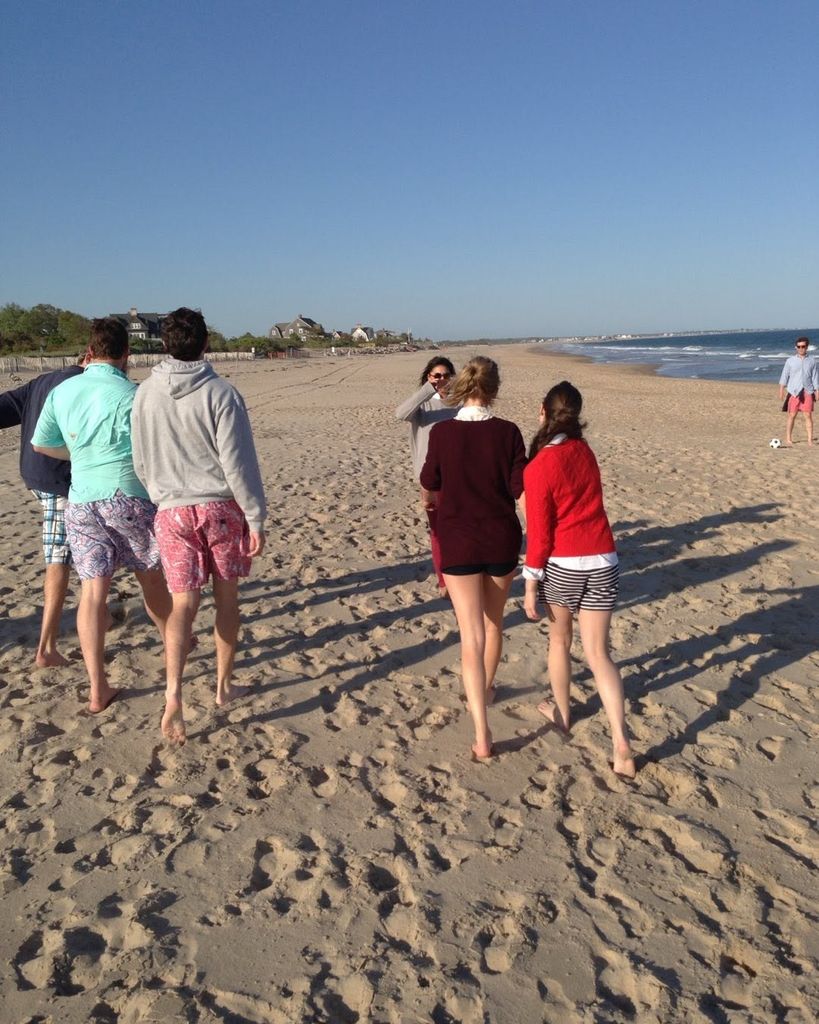 Picture taken by Ed Sheeran of Taylor Swift and Hailee Steinfeld on a beach in RI