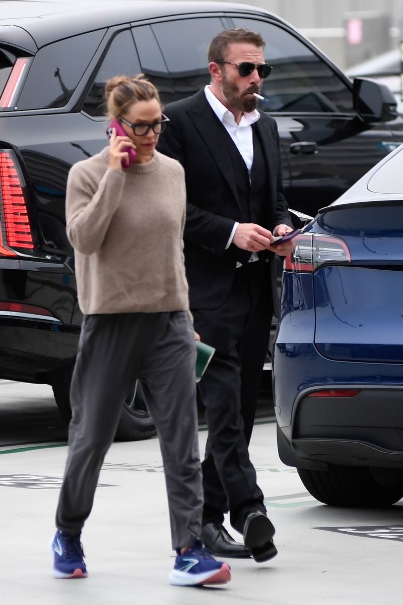 Ben looked dapper in a black suit, while Garner kept it casual in a brown sweater, black joggers, and blue trainers.