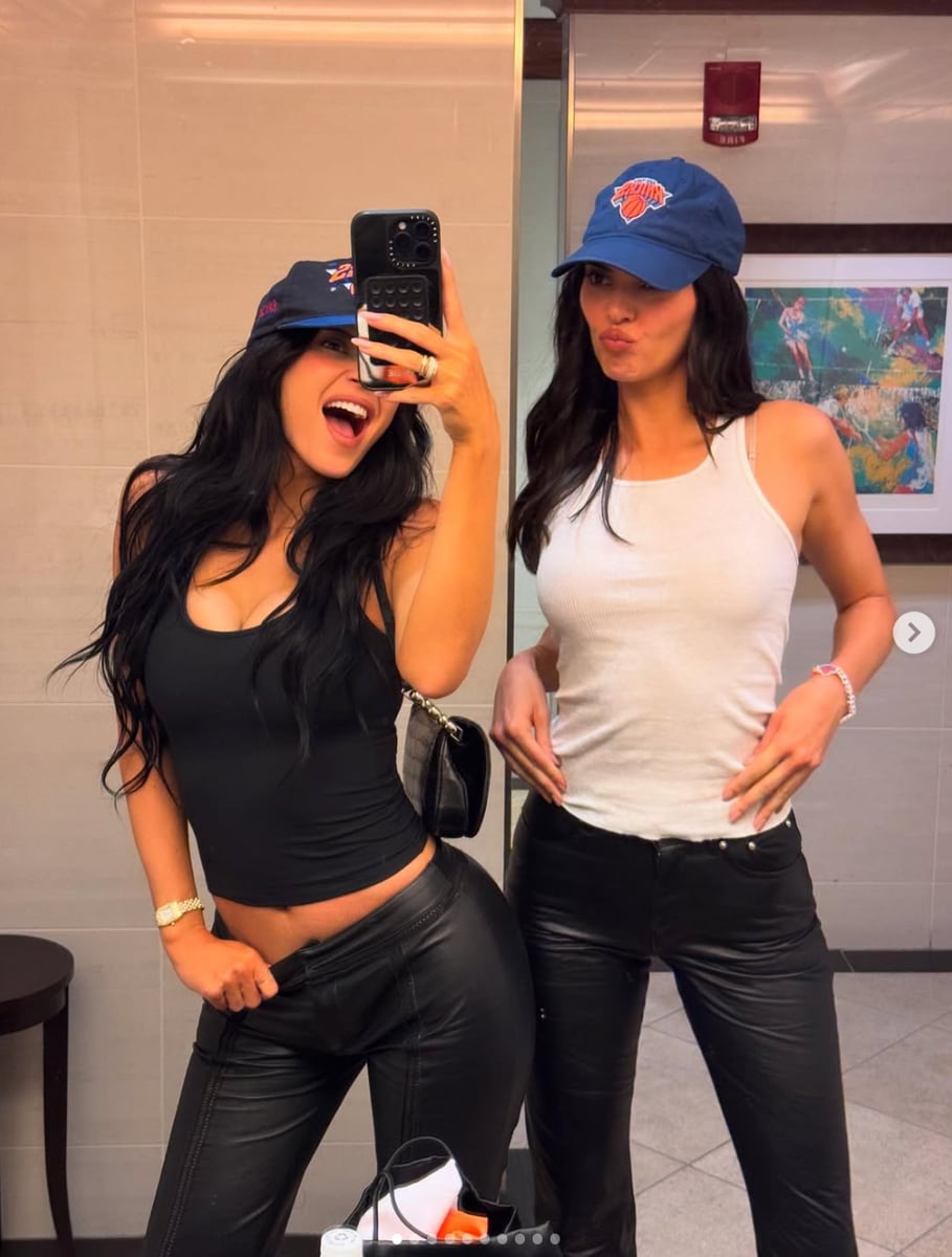 The two sisters attended a New York Knicks game during their vacation together