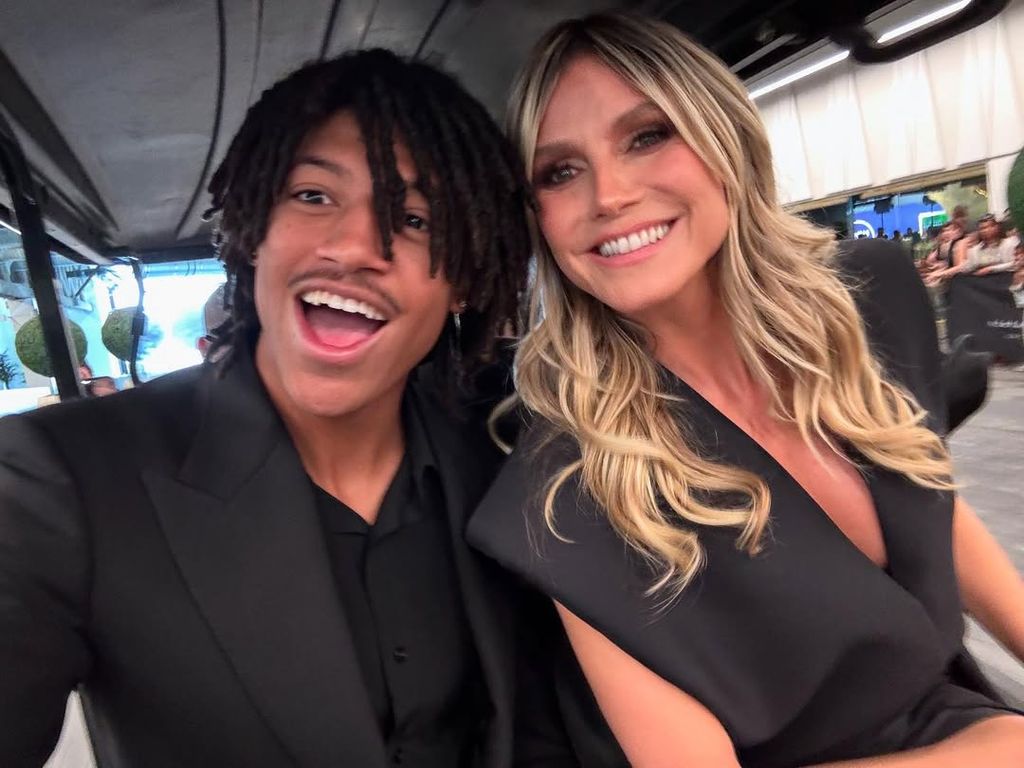 Heidi Klum and Henry Samuel pose for a selfie backstage at the American Music Awards, shared on Instagram