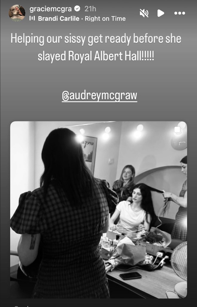 Audrey's sister Gracie also shared the photo along with a sweet tribute 