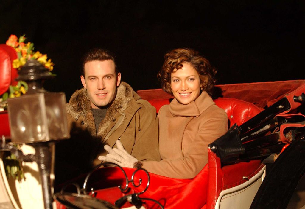 Ben Affleck rides a horse carriage with co-star Jennifer Lopez during the filming of "Jersey Girl" November 7, 2002 in New York City