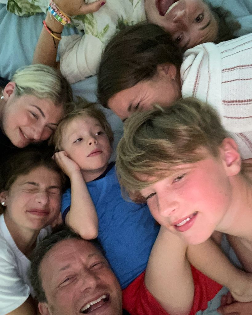 jamie oliver laying down with his kids