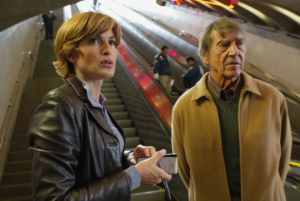 Mariska Hargitay as Detective Olivia Benson, Mickey Hargitay as Michael on law & Order: SVU in 2003