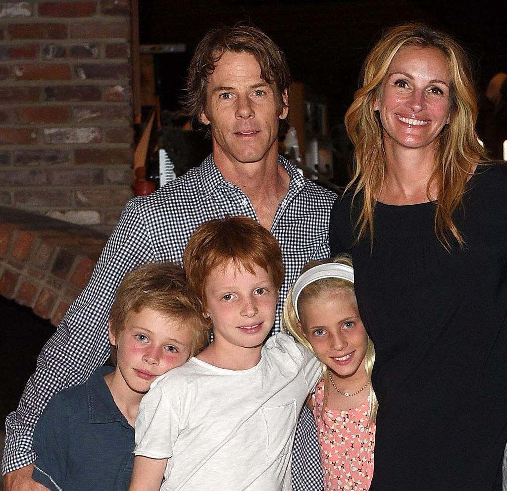 Julia Roberts and Danny Moder with their kids when they were younger