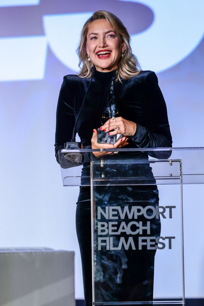 Kate Hudson on stage during acceptance speech 