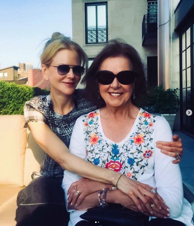 nicole kidman cuddles mom