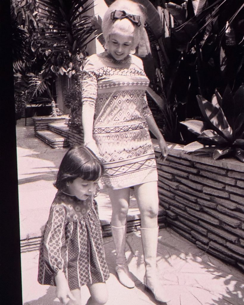 photo of mariska hargitay as a child holding hands with mother jayne mansfield