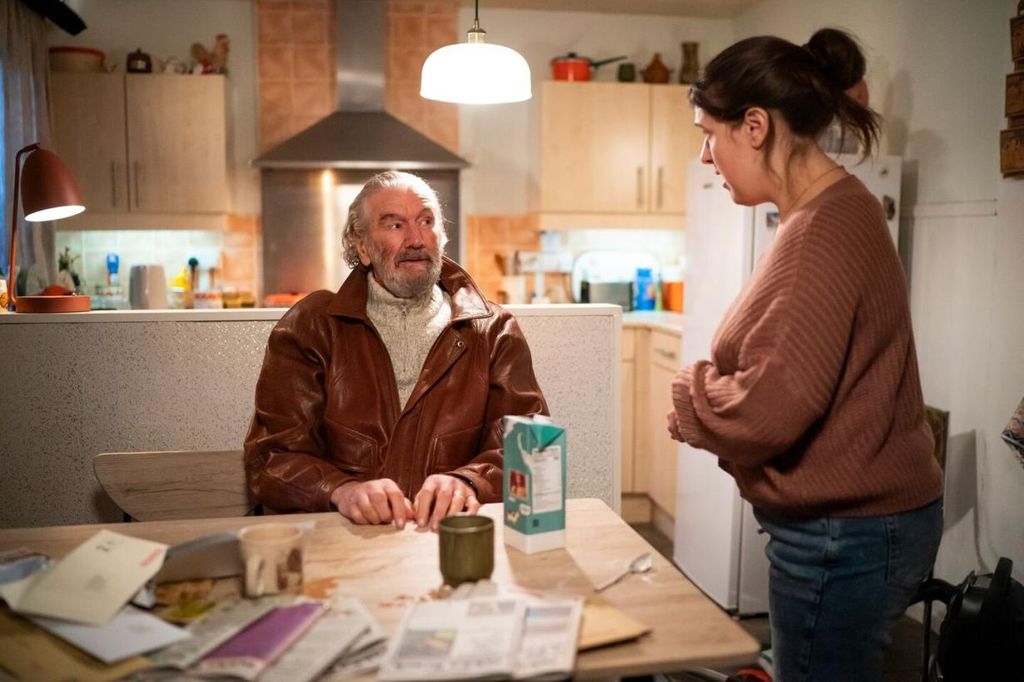 Clive Russell (Game of Thrones, One Piece) plays Emily’s dad Clive