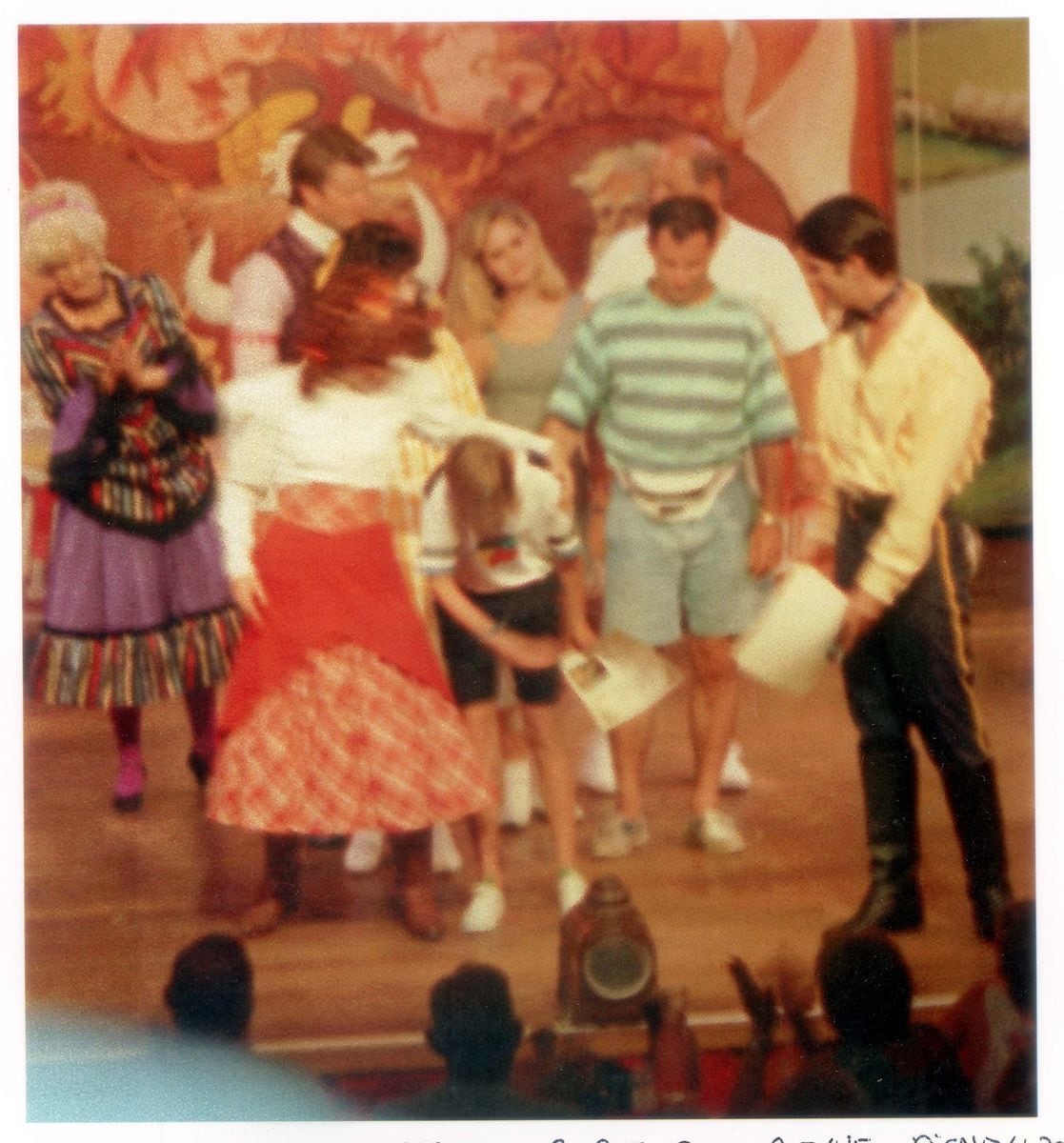 Diana Princess Of Wales - Holiday To Florida Prince William Was Making His Acting Debut In The Hoop Dee Doo Wild West Musical Revue At Florida's Disney World. He Is Pictured On Stage With The Actors And Actresses From The Show. For 20 Minutes He Pla