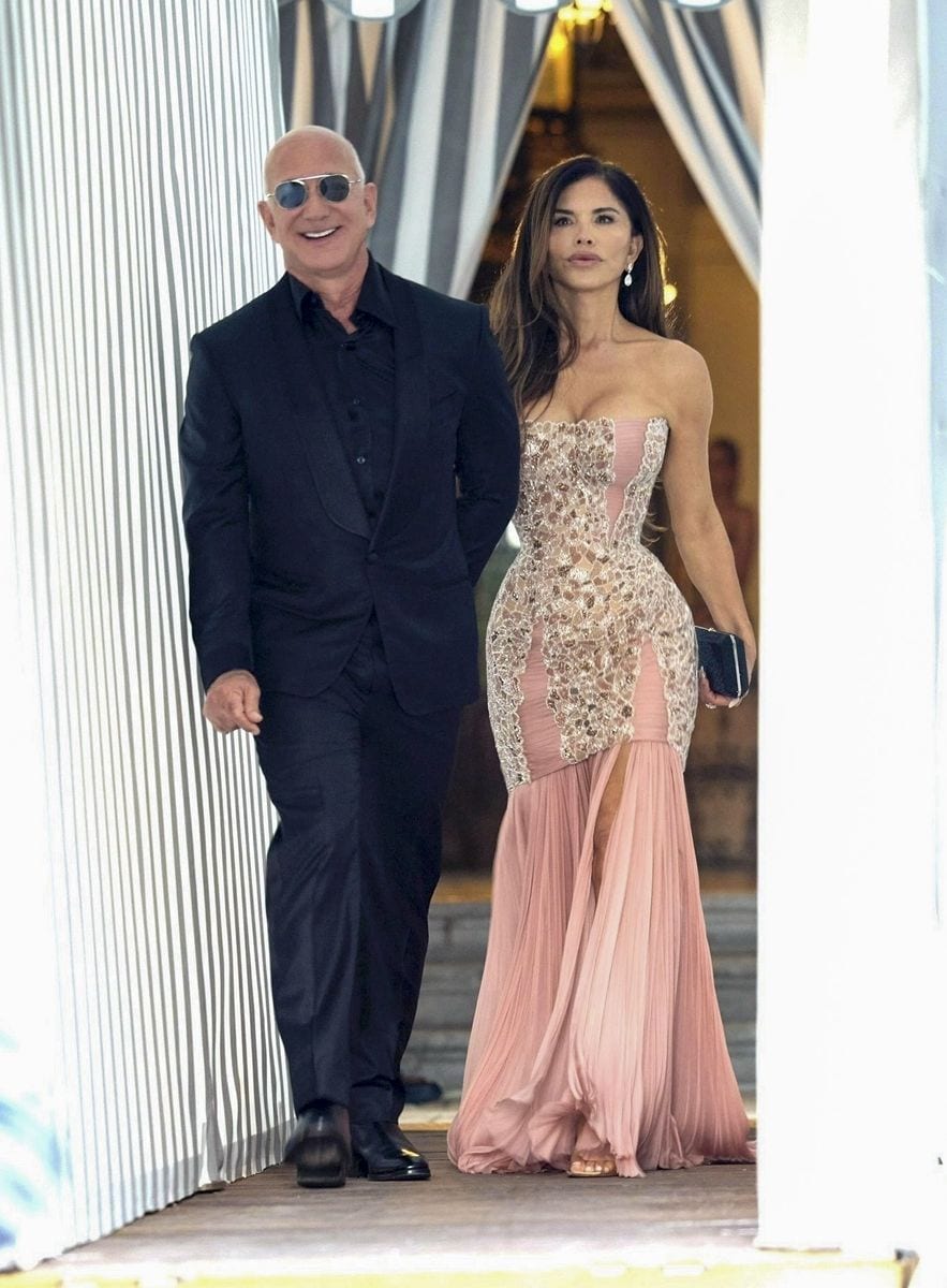 Newlyweds Jeff Bezos and Lauren Sánchez