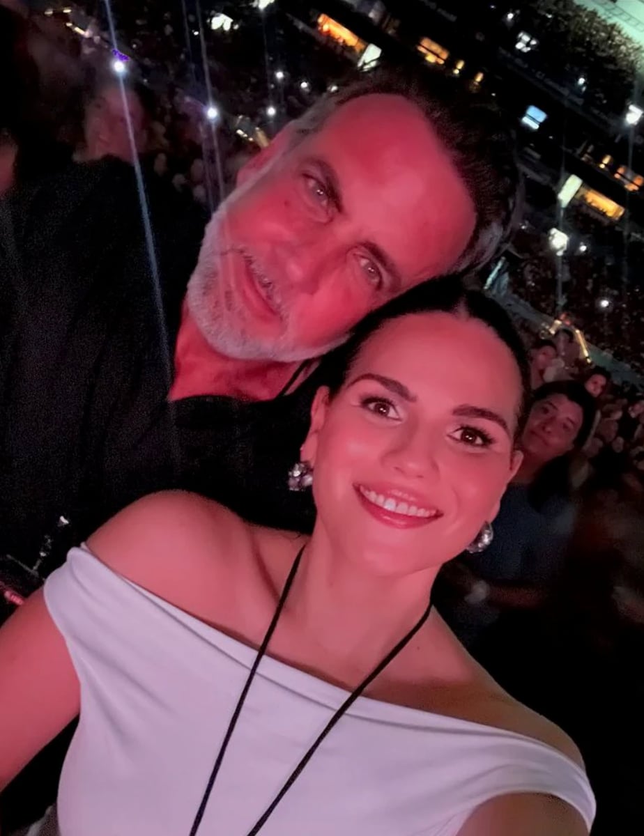 Carlos Ponce and Karina Banda enjoying Shakira's concert in Miami