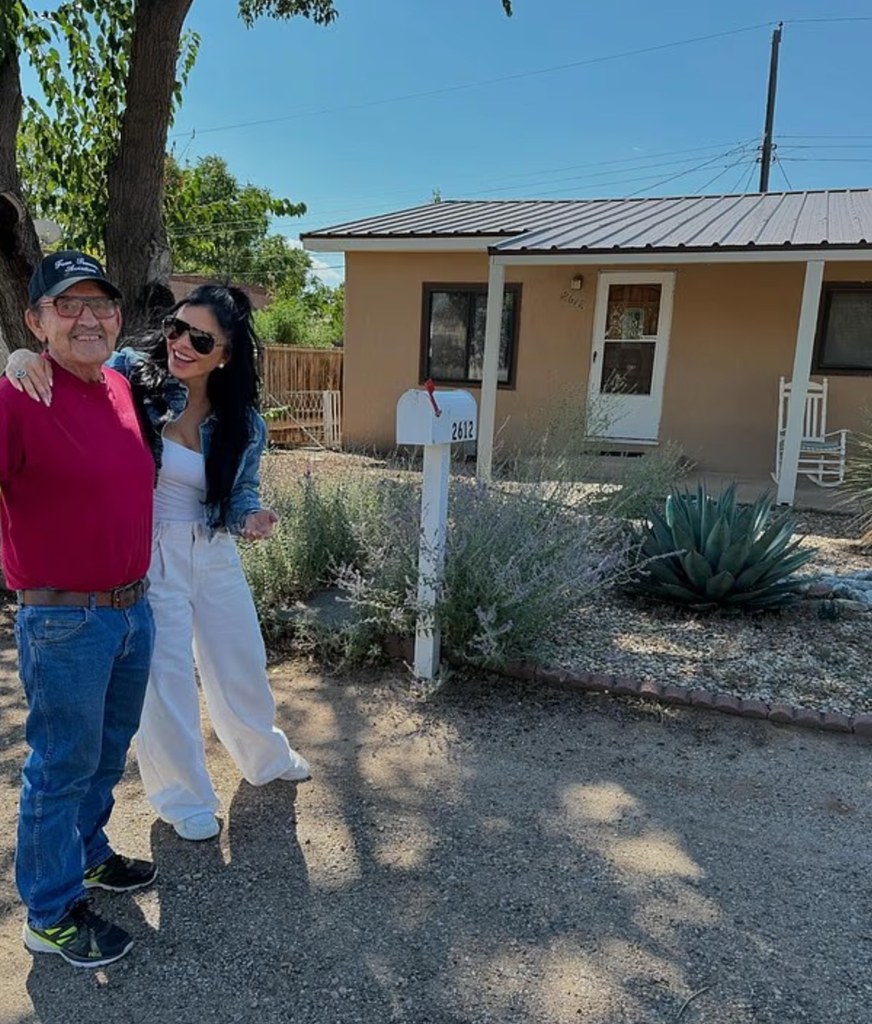 Photo shared by Lauren Sanchez with her father outside her childhood home