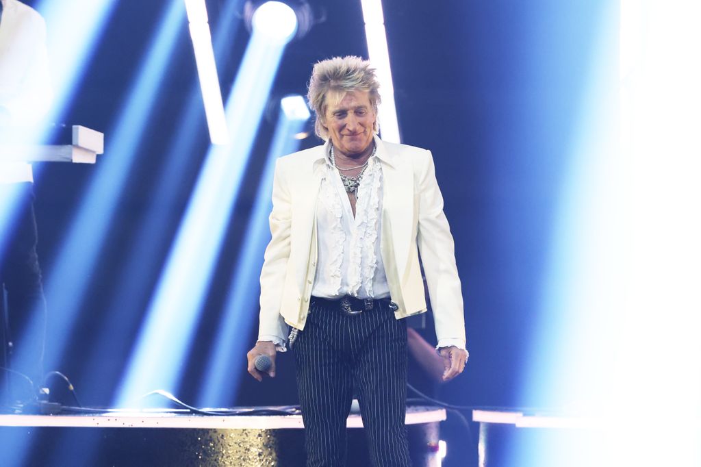 Rod Stewart makes emotional announcement – fans rush to support him