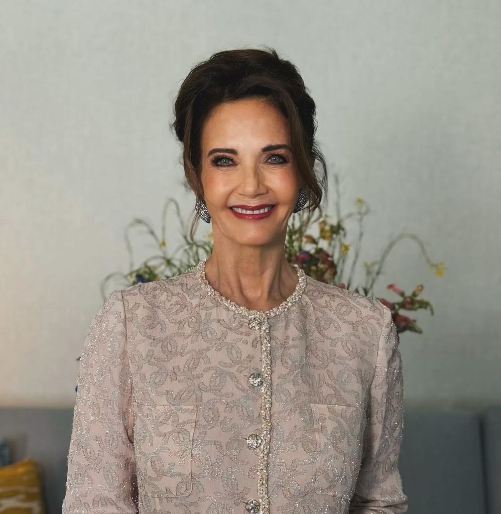 Lynda Carter smiles for the camera ahead of Los Angeles Democratic fundraiser