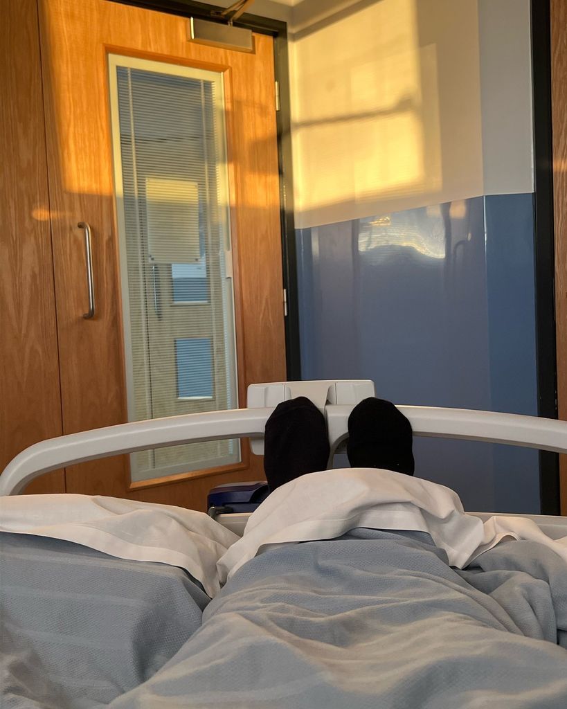 Carrie said she spent "nearly a week" in hospital after being diagnosed with flu and pneumonia 