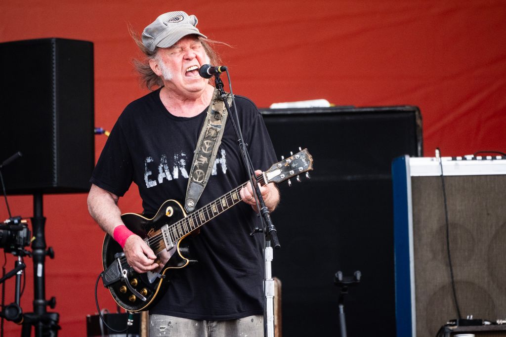 Neil doing what he does best