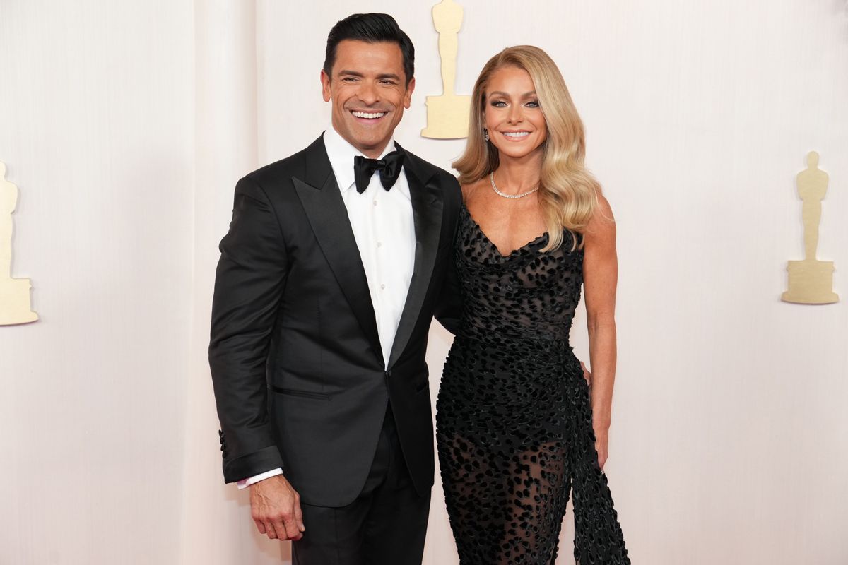 Kelly Ripa reveals Mark Consuelos' diet tip that helped her zip up her Oscars dress