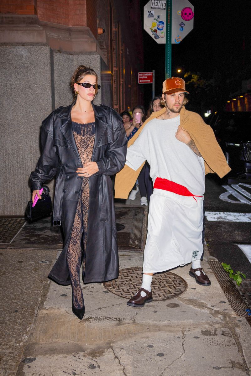 
Pregnant Hailey Bieber turns heads in a sheer bodysuit while eating dinner with hubby Justin Bieber and bestie Justine Skye in New York. The stylish parents-to-be are currently expecting their first child together.