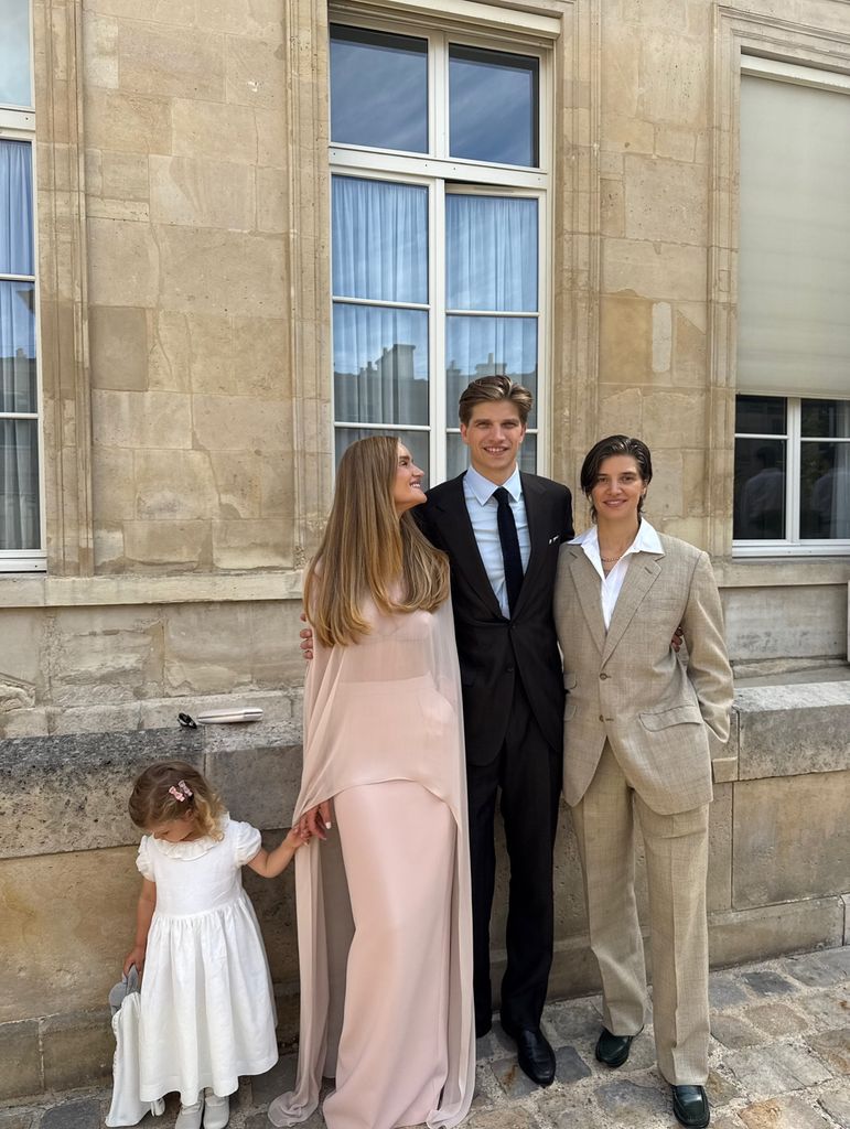 Rosie posed with her siblings and her daughter