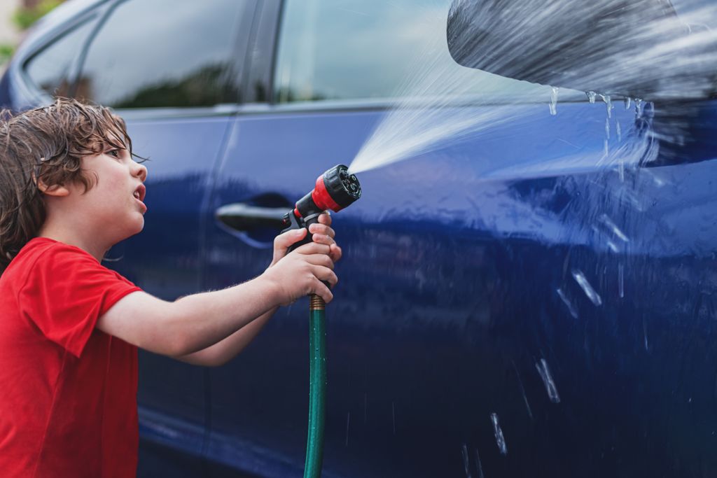 The use of hoses for washing cars is also not allowed under the ban rules