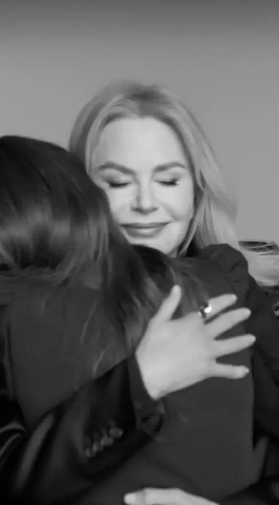 nicole kidman hugging daughter faith