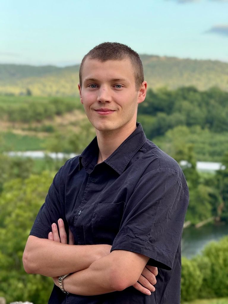 Count Felix standing in front of vineyard