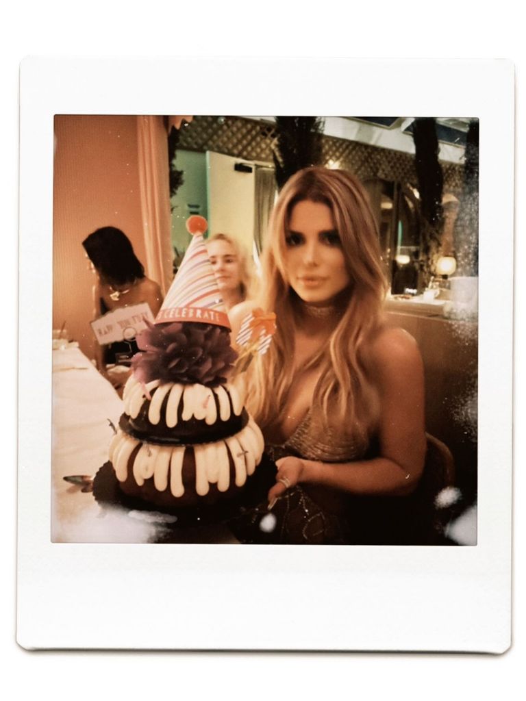 jessica simpson holding birthday cake