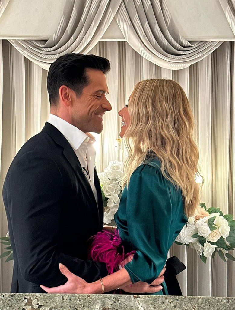 Photo shared by Kelly Ripa on Instagram February 2024 in which she and husband Mark Consuelos are recreating a shot from their 1996 elopement in Las Vegas.