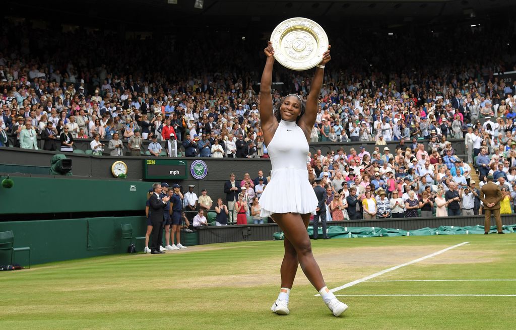serena williams holding wimbledon trophy in 2016 