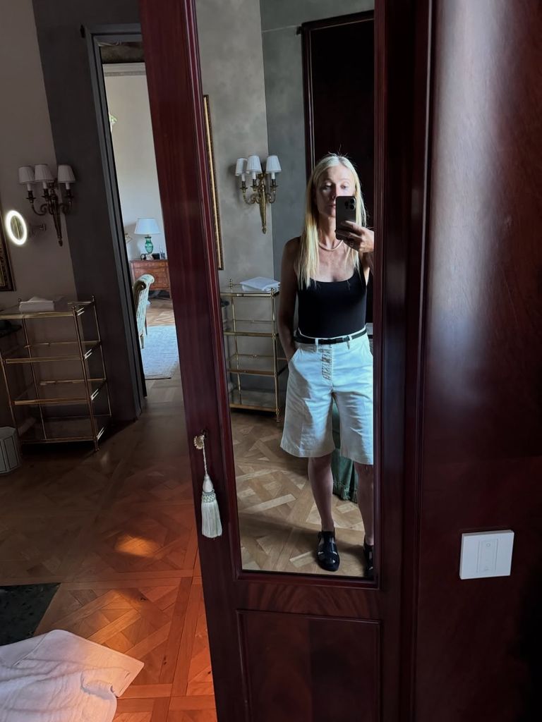 Gwyneth Paltrow mirror OOTD picture