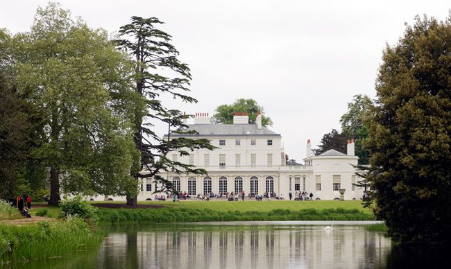frogmore house lake