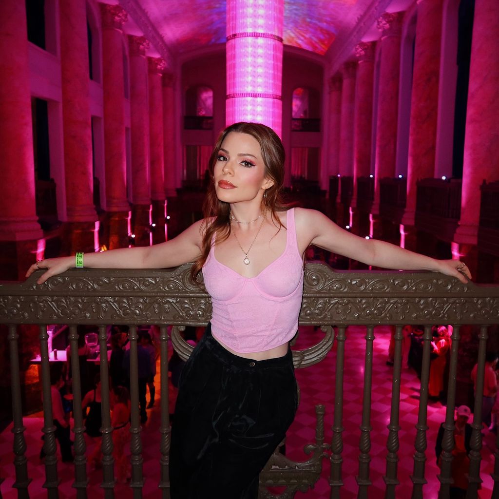 photo of lulu simon wearing pink top