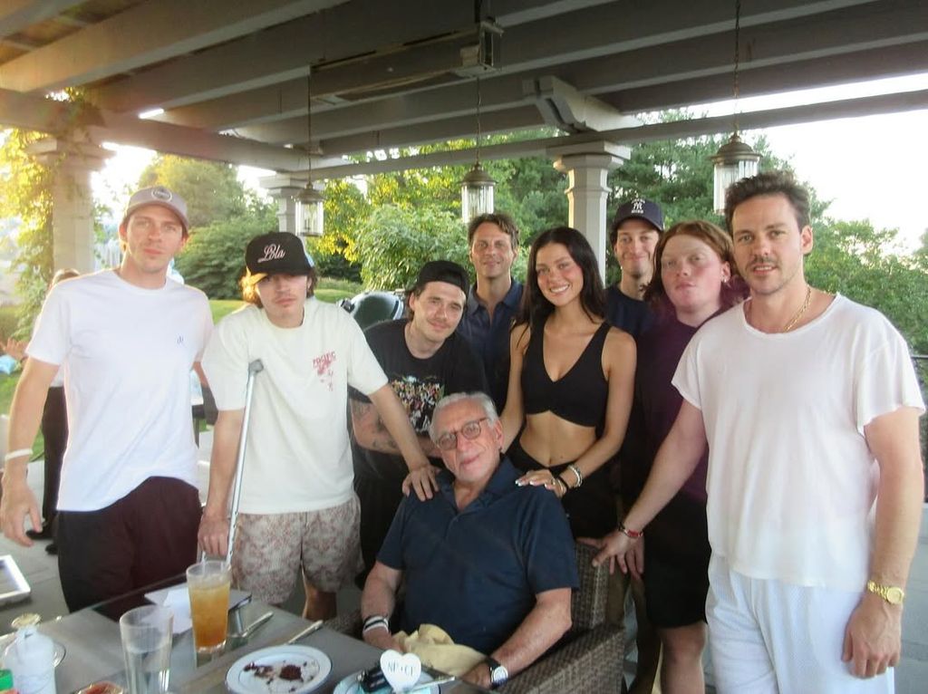 nicola peltz family