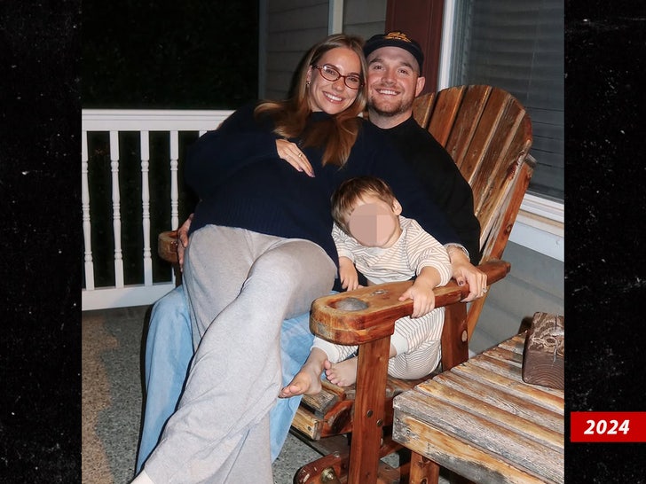 Emilie Kiser family son instagram sub swipe blur