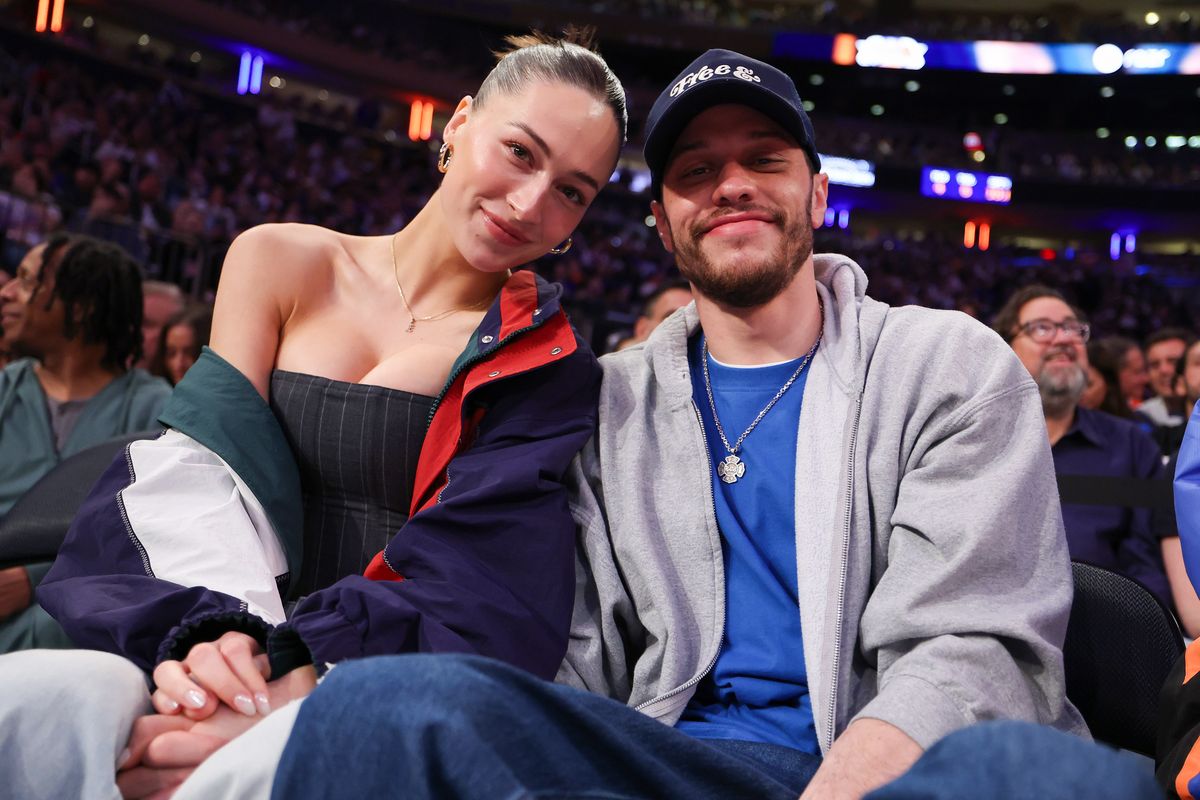 Sources claim that the couple recently moved in together