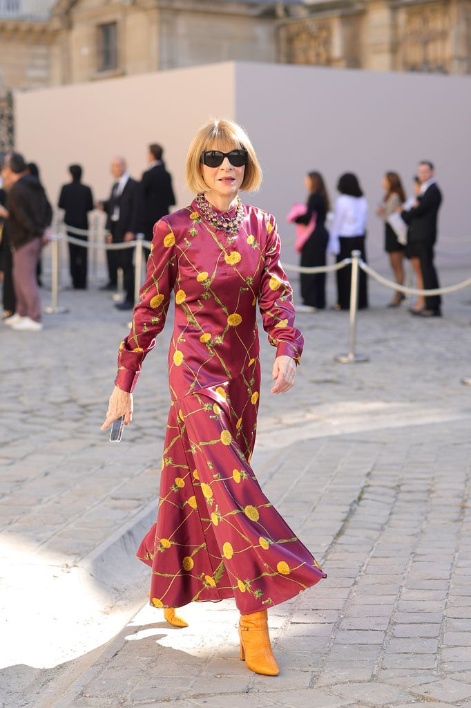 anna wintour in marroon printed dress