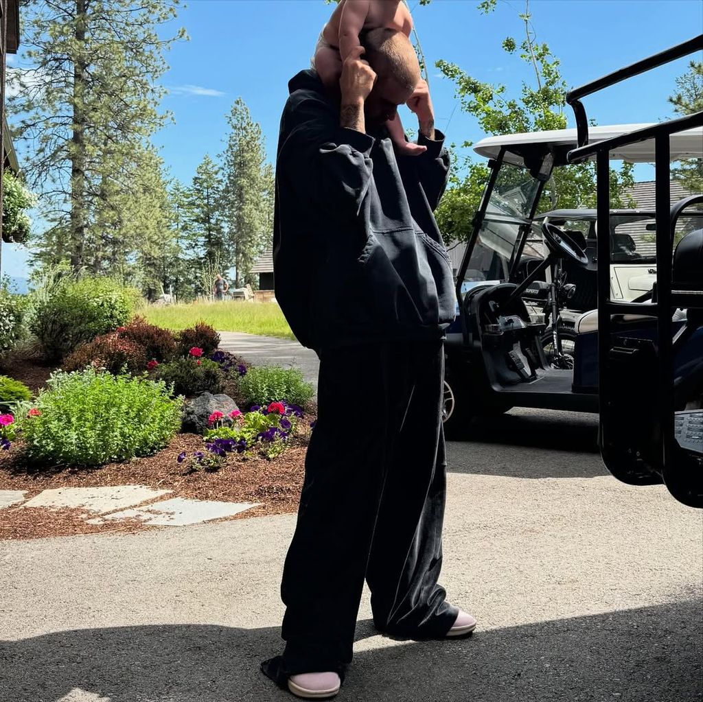 Justin Bieber with his baby son on his shoulders