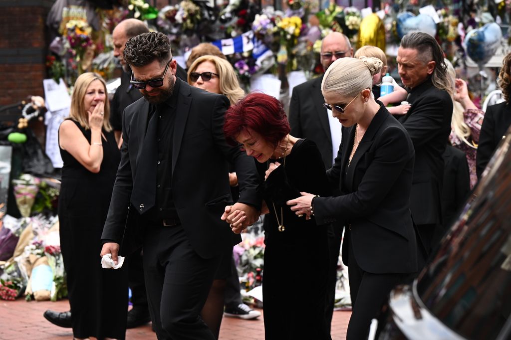  Jack Osbourne, Sharon Osbourne and Kelly Osbourne arrive to view tributes to the late Ozzy Osbourne from fans as his funeral cortege travels through his home city of Birmingham