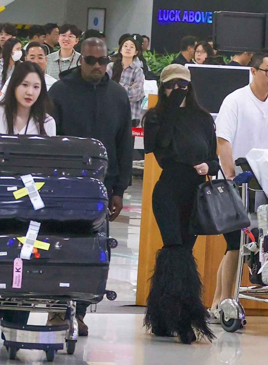  Ye and Bianca were both dressed in top-to-toe black outfits, with Bianca wearing far more clothes than her usual revealing fashion style. 
