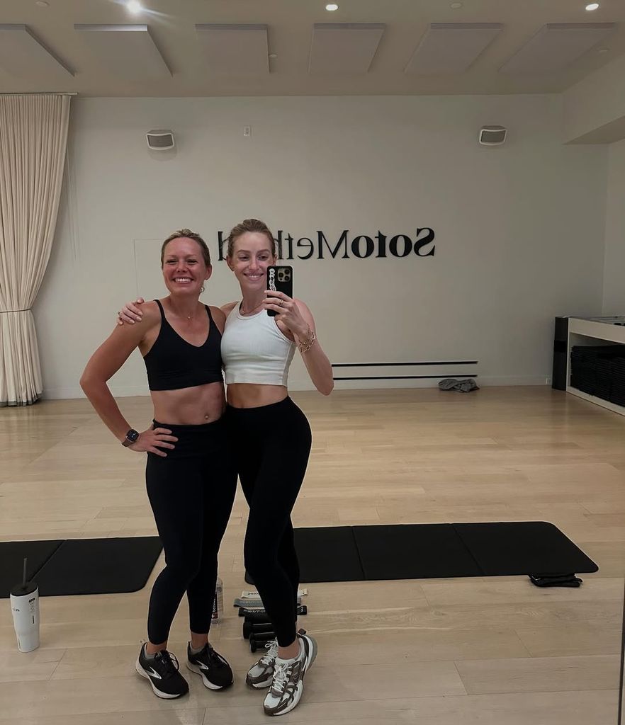 Dylan Dreyer gym mirror selfie