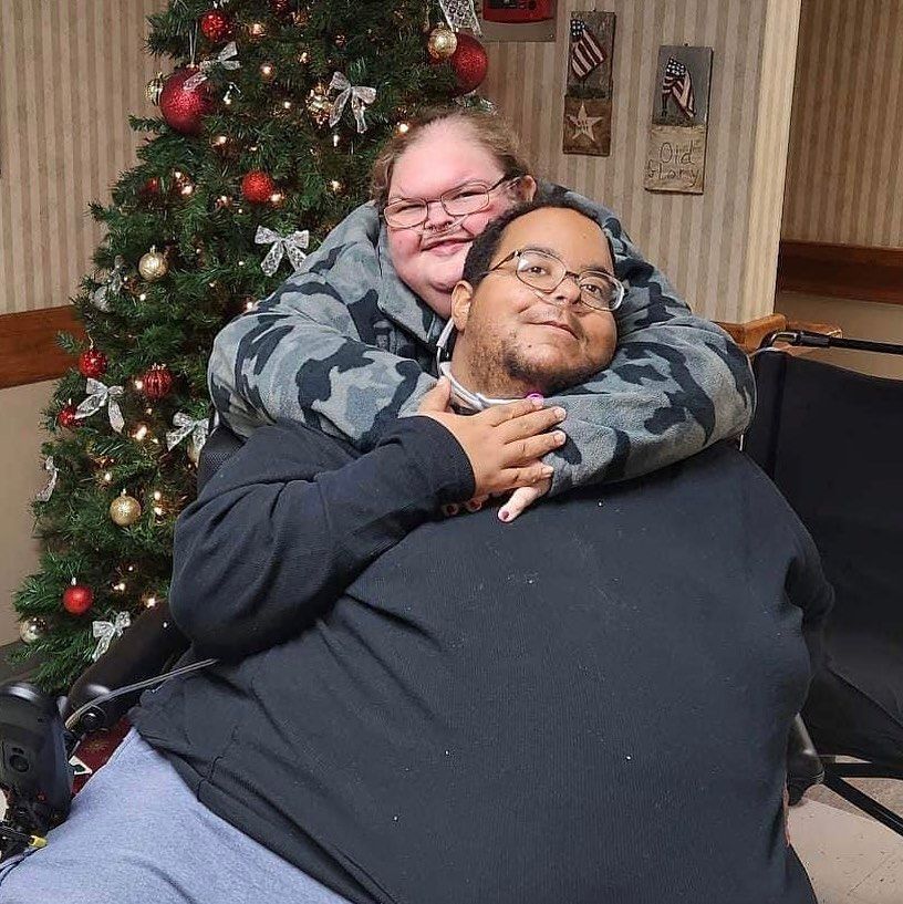 Tammy Slaton hugs husband Caleb Willingham