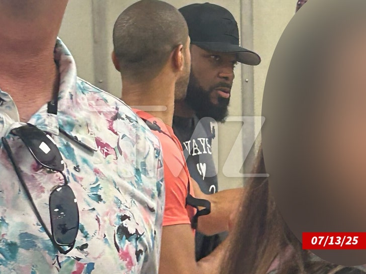 malcolm jamal warner airport tmz wm 2