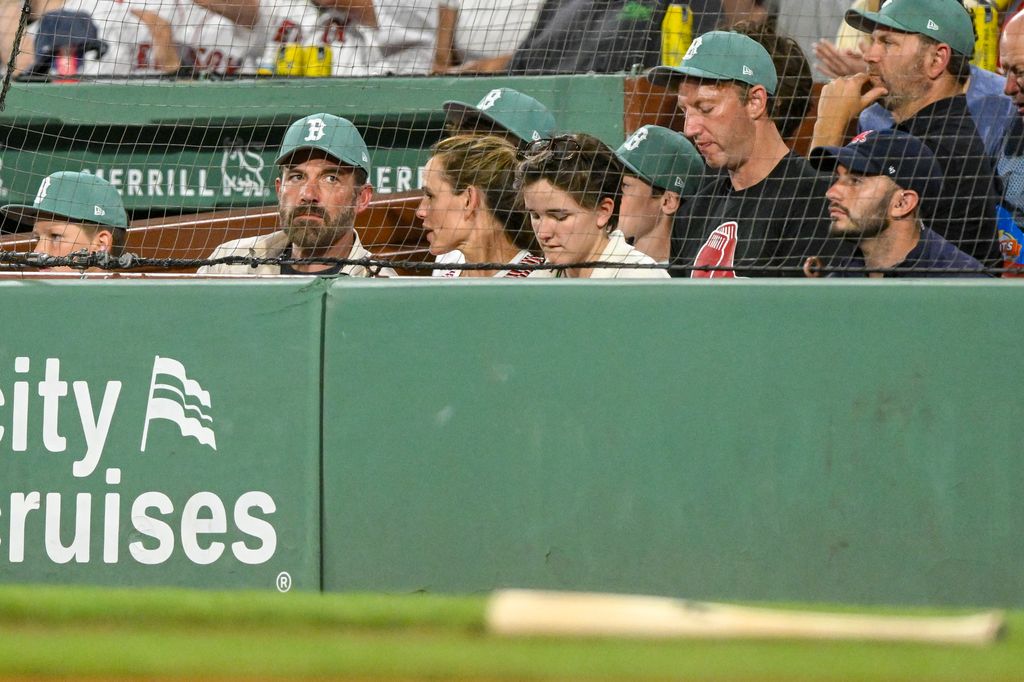 ben affleck and jennifer garner sitting front row fenway park